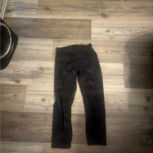 Set of 2 Lululemon leggings cropped- one gray camo and the other gray.